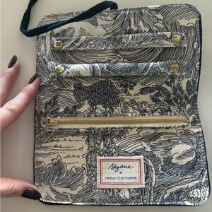 Sezane deep navy  and Cream travel jewelry bag